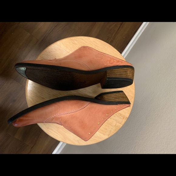 Shoes - Picture 2 of 4